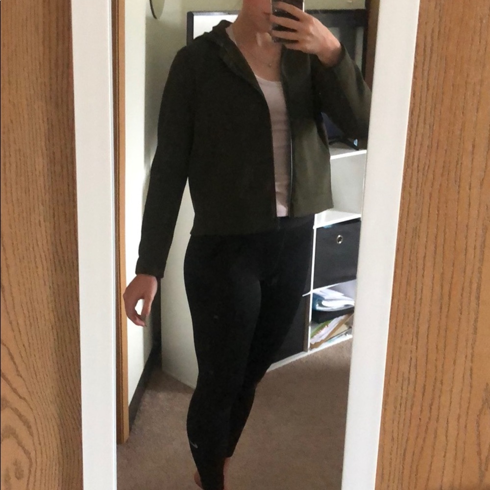 🍋🍋 Lululemon Dark Green Zip Jacket
